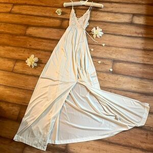 SOLD Vintage cream goddess ethereal nightgown nightie 🪽🫖